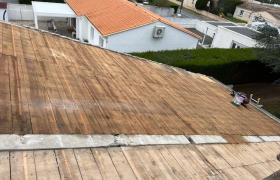 Traitement des voliges au xylophène et mise en place d'un écran sous toiture