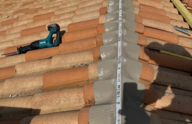 Dépose et réalisation de faîtage à sec ventilé sur toiture 
